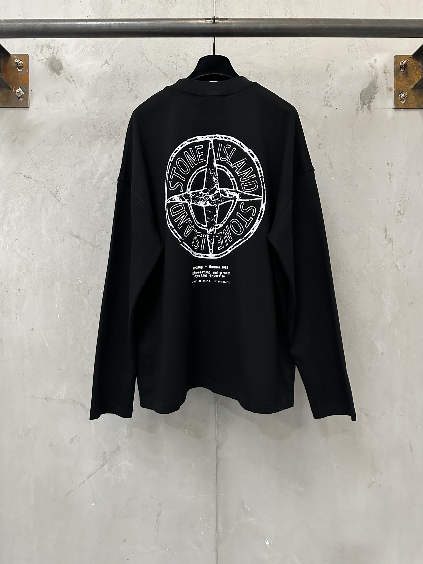 STONE ISLAND（ストーンアイランド）コンパス グラフィック ロングスリーブTシャツ