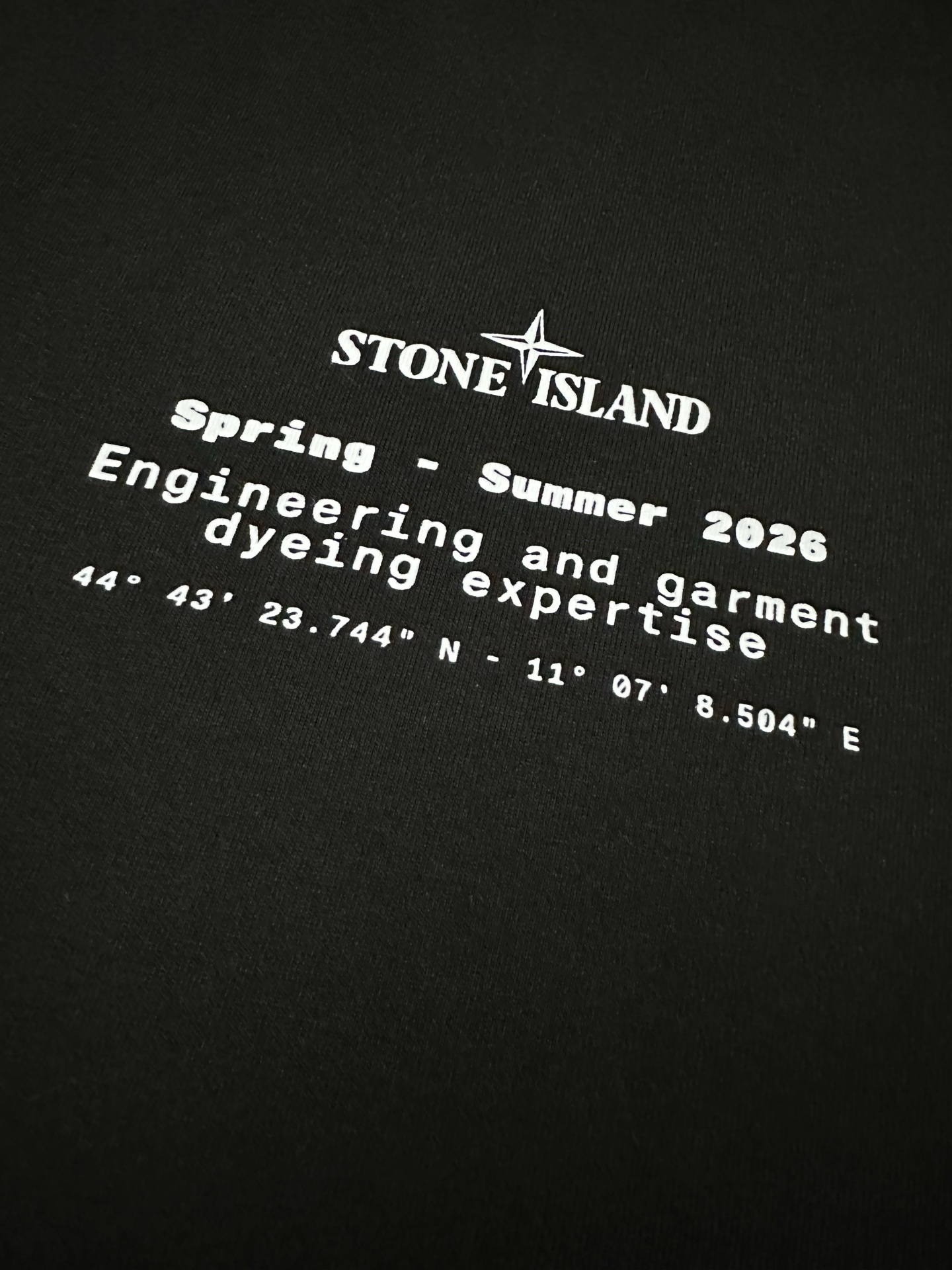 STONE ISLAND（ストーンアイランド）コンパス グラフィック ロングスリーブTシャツ