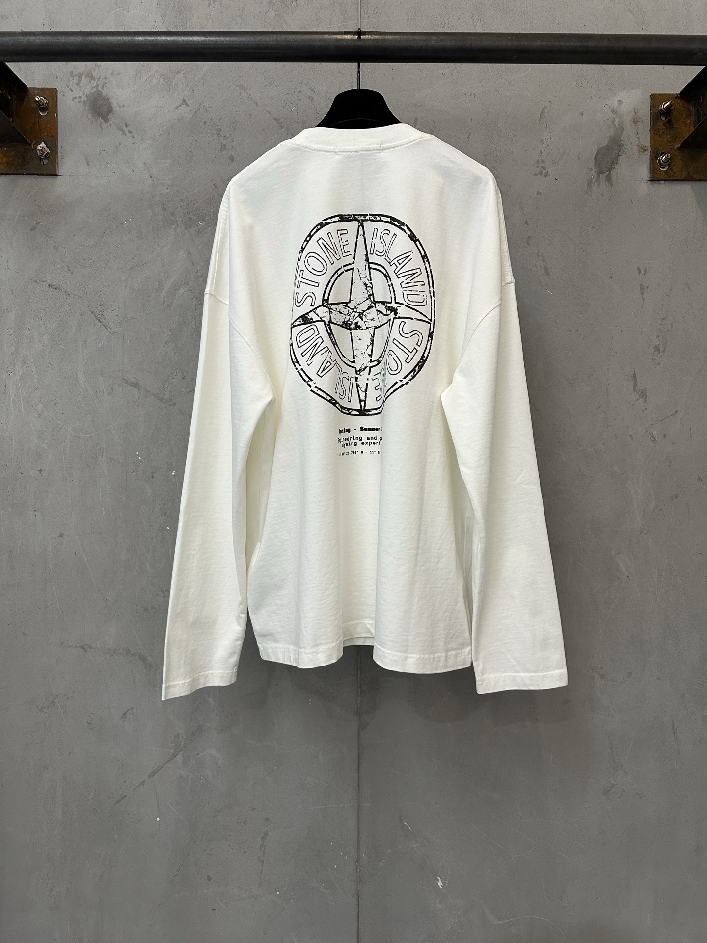 STONE ISLAND（ストーンアイランド）コンパス グラフィック ロングスリーブTシャツ