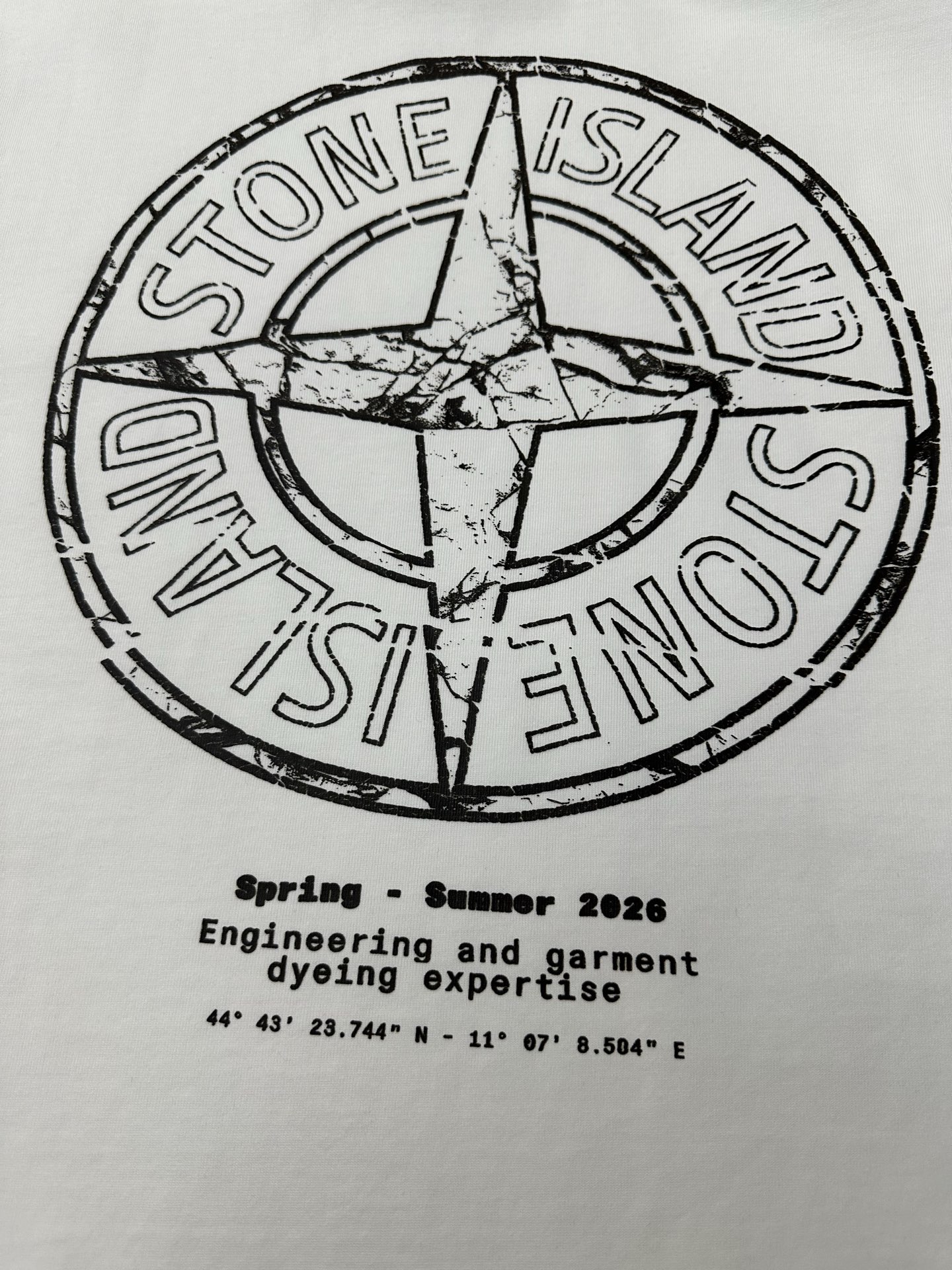STONE ISLAND（ストーンアイランド）コンパス グラフィック ロングスリーブTシャツ