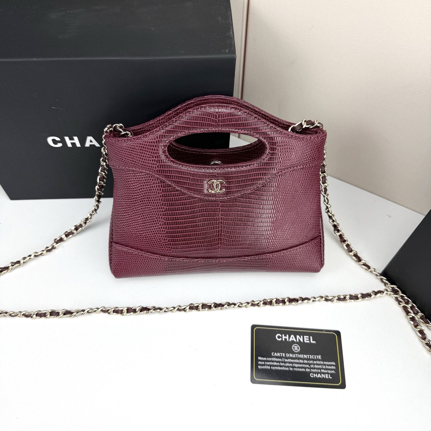 CHANEL 26A Nano 31 バッグ リザード型押し ブラック