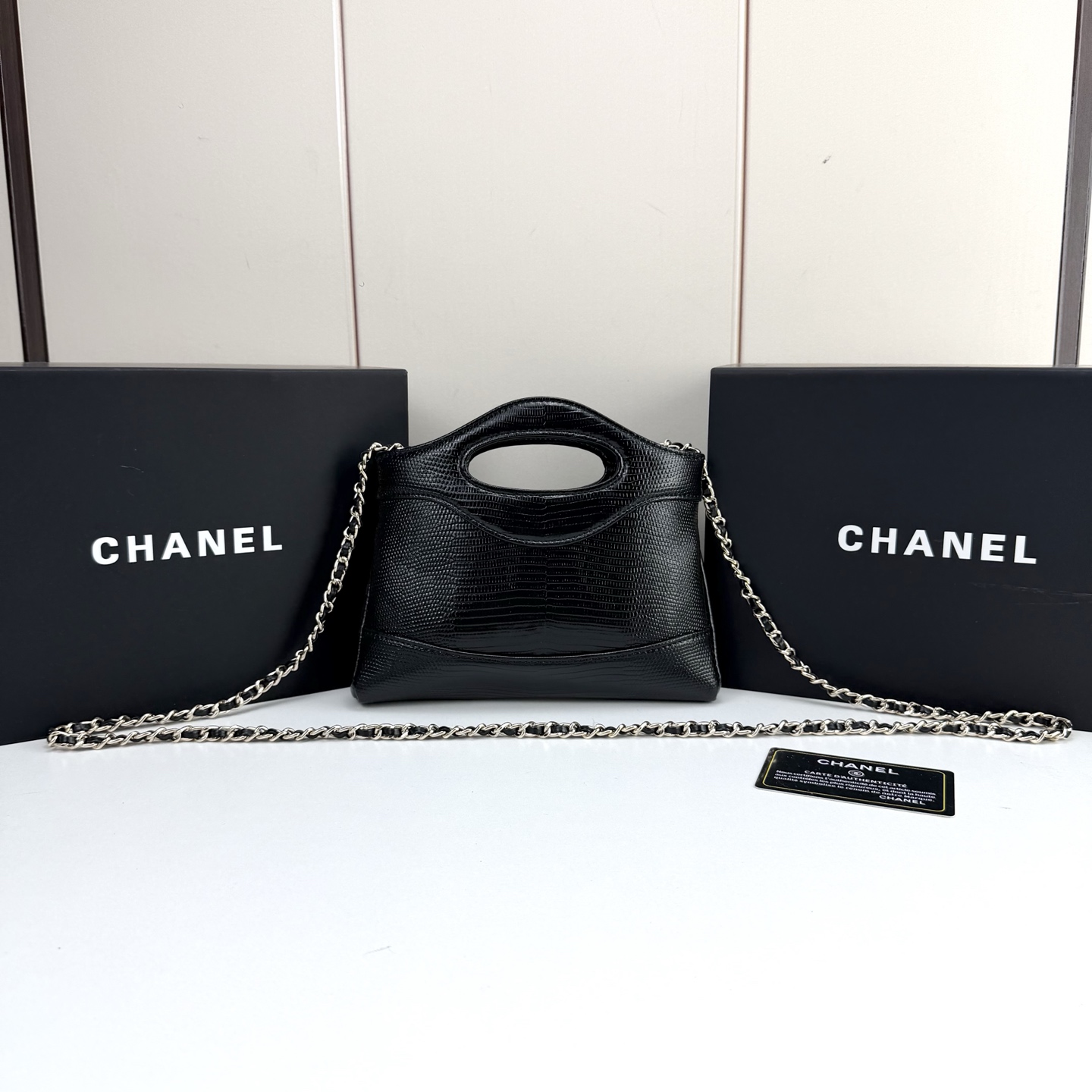 CHANEL 26A Nano 31 バッグ リザード型押し ブラック