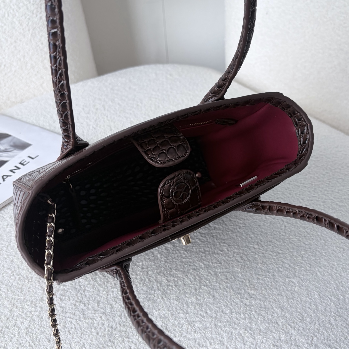 CHANEL 2027春夏 クロコダイル型押し トートバッグ ブラウン