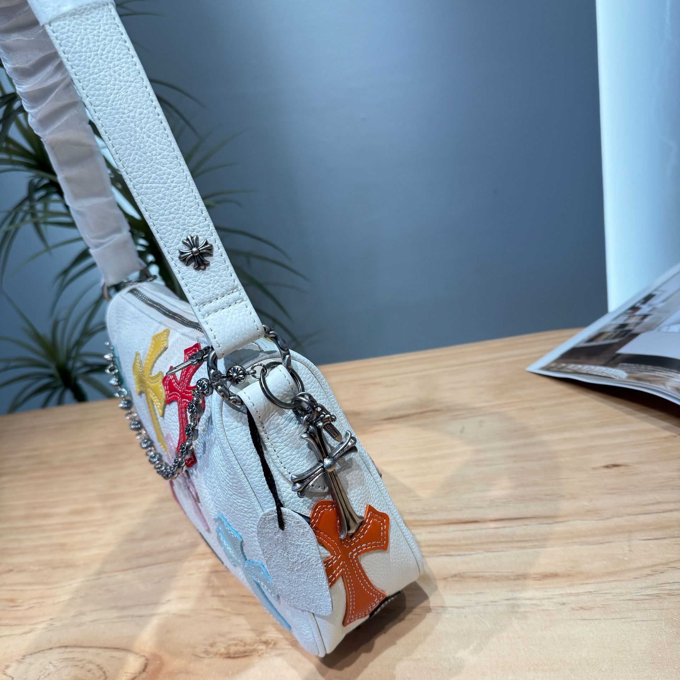クロスパッチ レザー チェーンバッグ｜牛革 ショルダーバッグ・斜め掛け・通勤バッグ