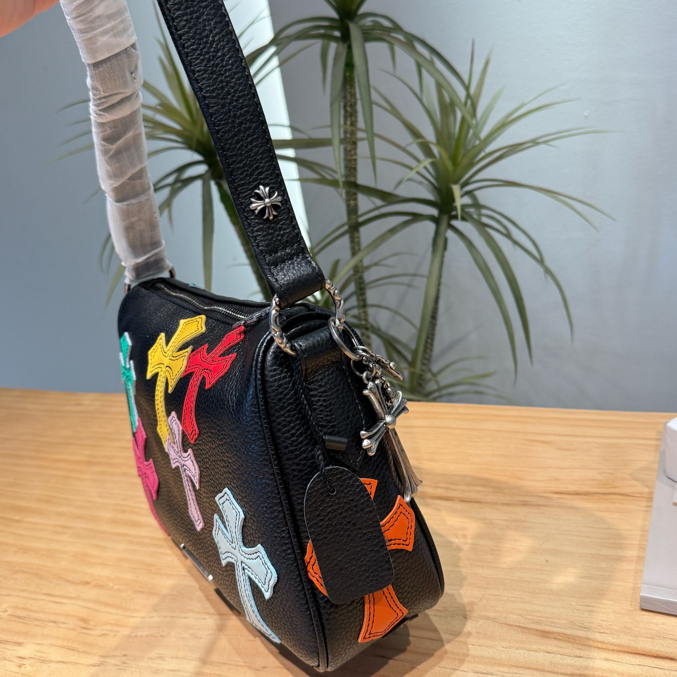 クロスパッチ レザー チェーンバッグ｜牛革 ショルダーバッグ・斜め掛け・通勤バッグ