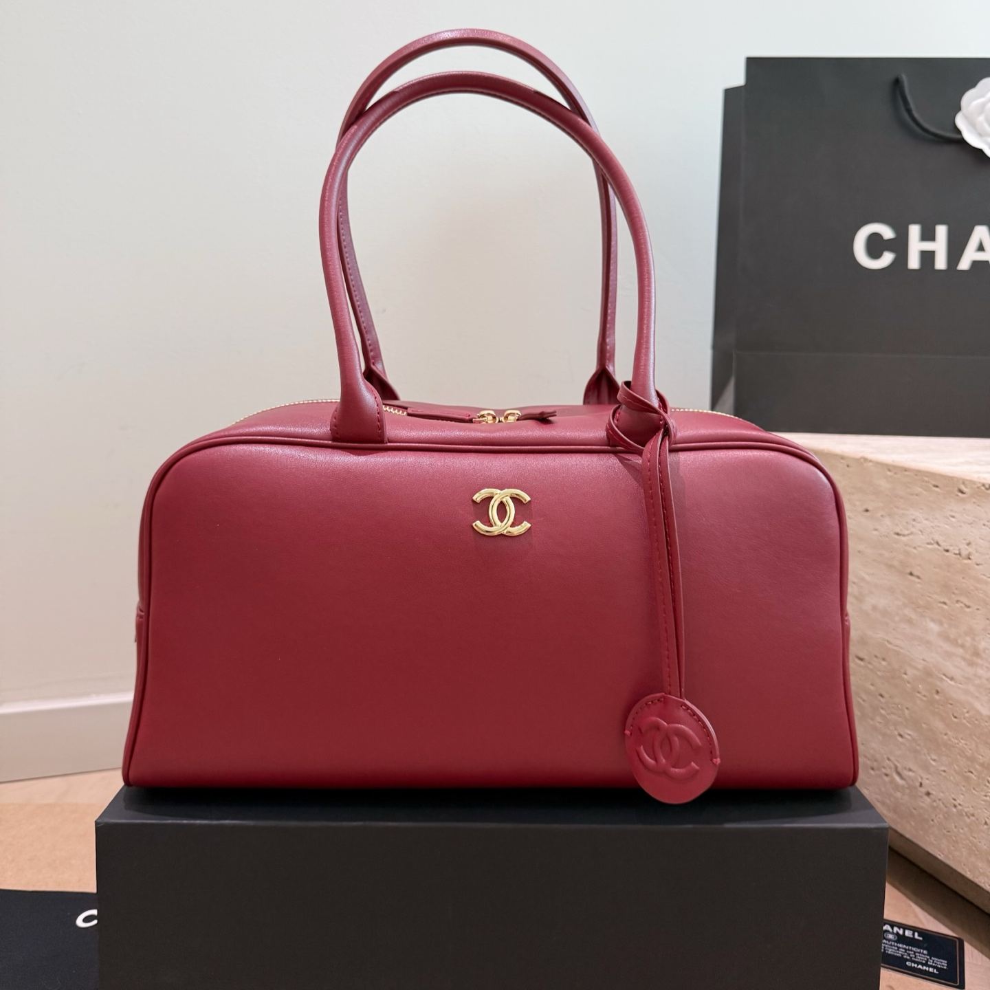 CHANEL 26S ボウリングバッグ｜上質スムースレザー×ゴールド金具｜レトロミニマル ボストンバッグ レディース