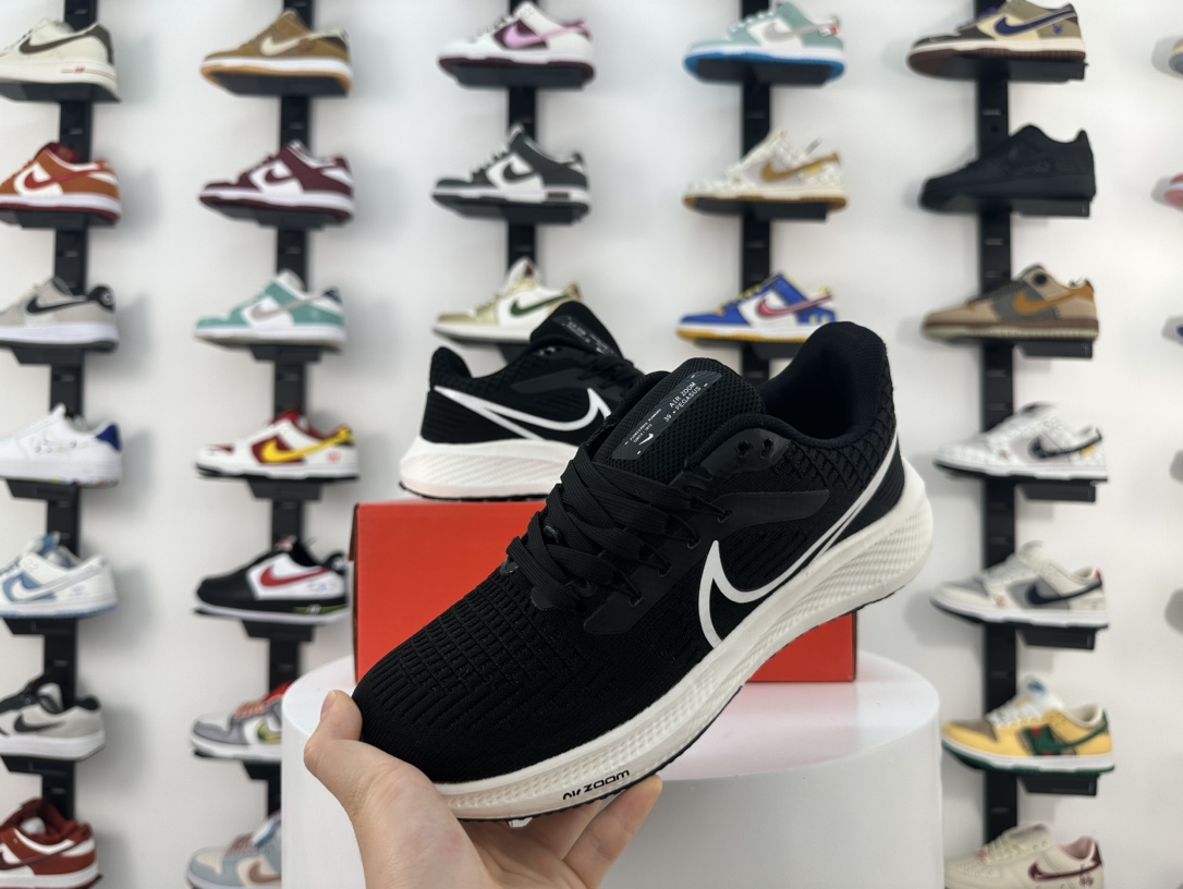 Nike Air Zoom Pegasus 39 Cushioned Running Shoes for Men and Women, featuring shock absorption, breathable mesh upper, and casual design.