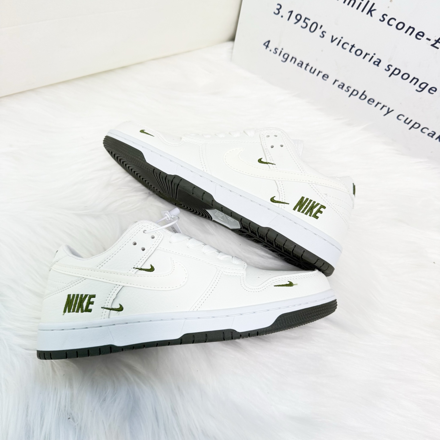 NIKE SB Dunk collaboration three-hook sneakers, suitable for campus sports, couples, men and women.