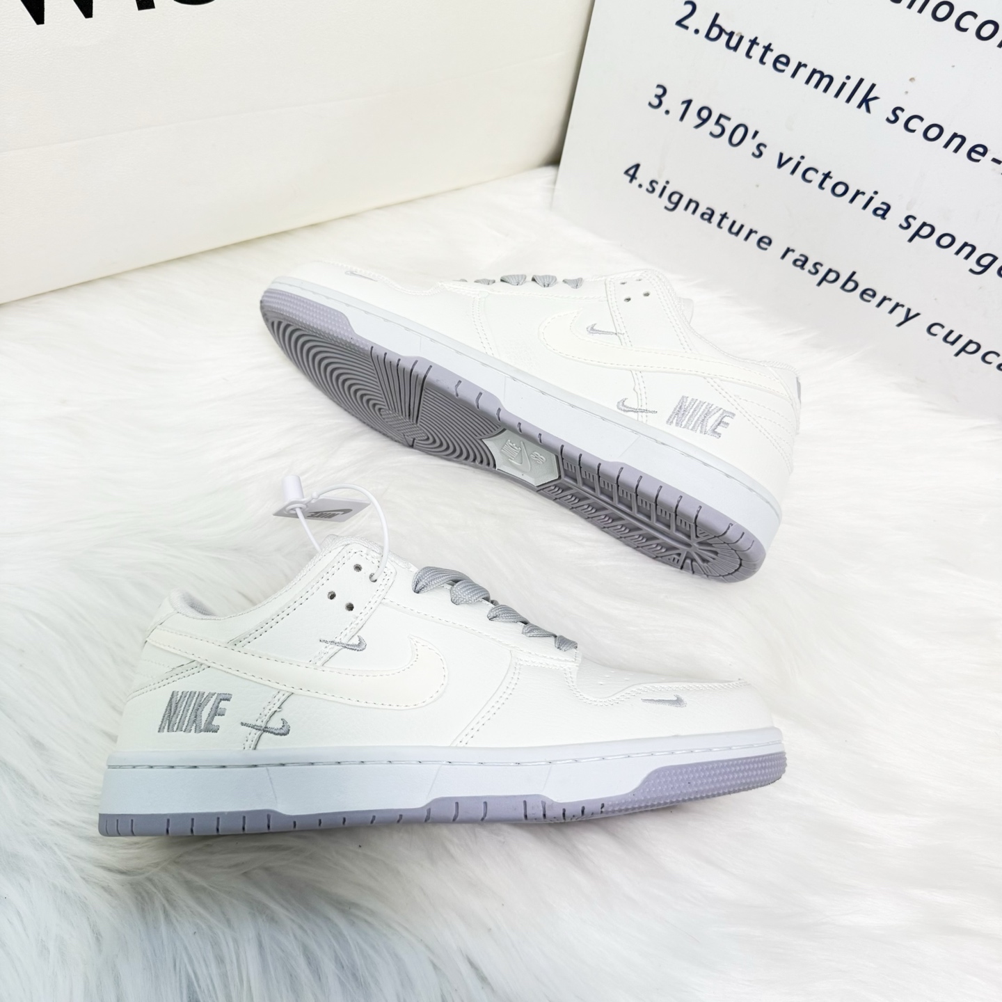 NIKE SB Dunk collaboration three-hook sneakers, suitable for campus sports, couples, men and women.