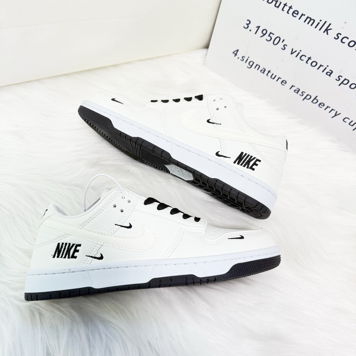 NIKE SB Dunk collaboration three-hook sneakers, suitable for campus sports, couples, men and women.