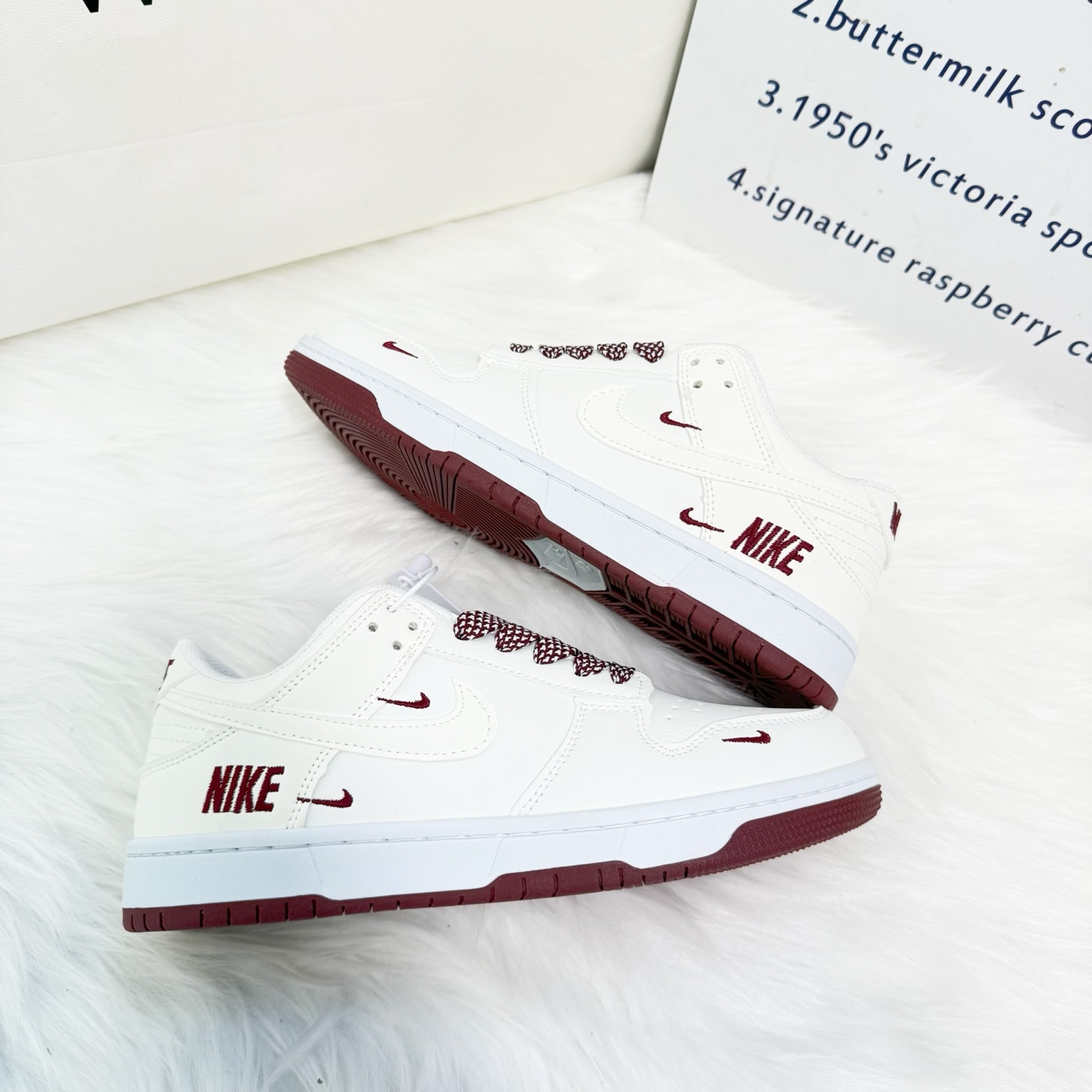 NIKE SB Dunk collaboration three-hook sneakers, suitable for campus sports, couples, men and women.