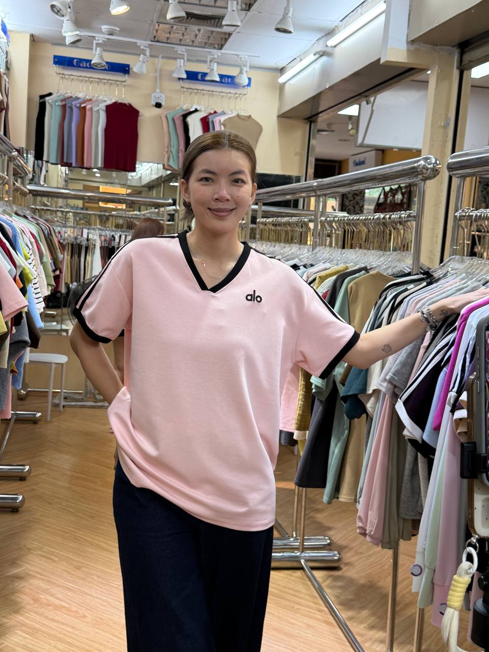 GG83 Alo V neck Top