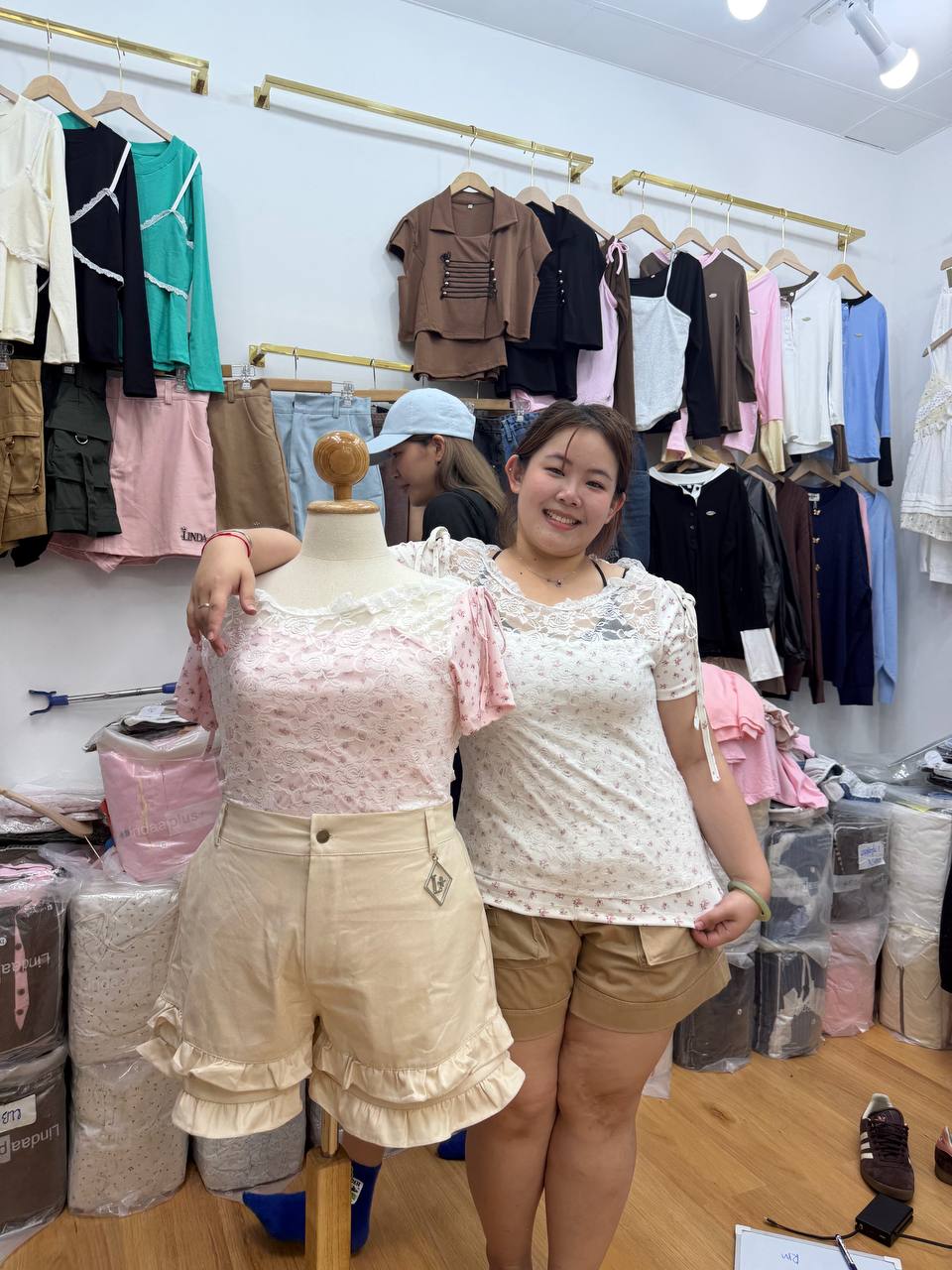 Lin348 Lace flower top