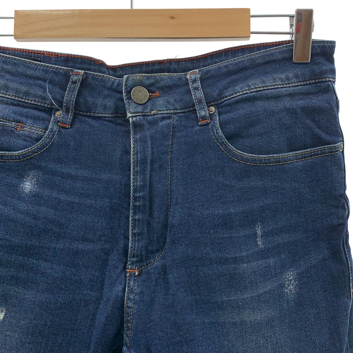 ARMANI EXCHANGE / アルマーニエクスチェンジ | ダメージ加工 ロゴレザーパッチ ストラッチ デニムパンツ | 29 | メンズ