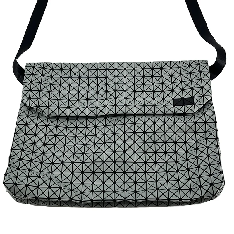 BAO BAO ISSEY MIYAKE / バオバオイッセイミヤケ | メッセンジャー ショルダーバッグ |