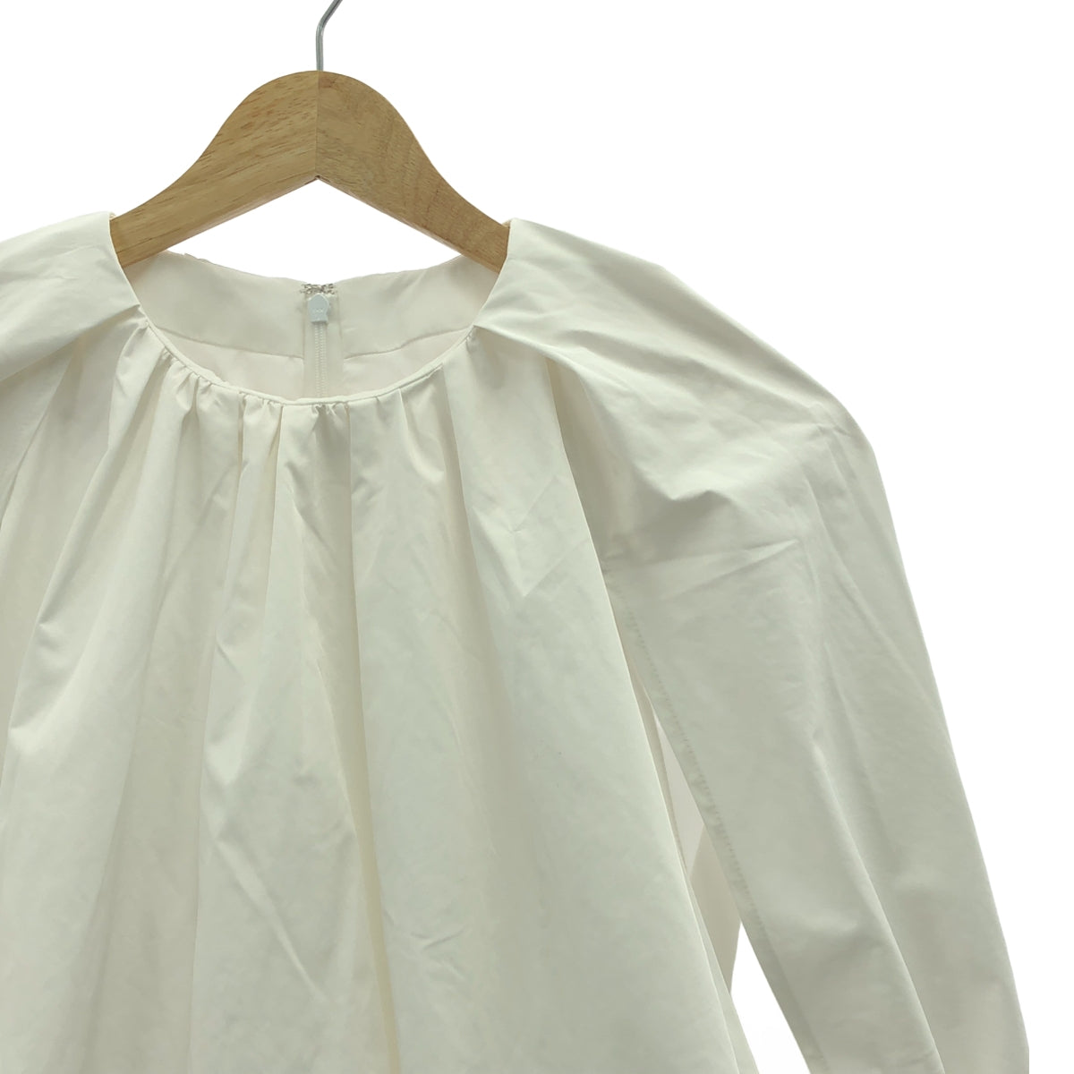 【新品】lohen ローヘン CUT OFF BALLOON BLOUSE 白 美品】 LOHEN / ローヘン | 2025SS | CUT OFF BALLOON BLOUSE バルーン
