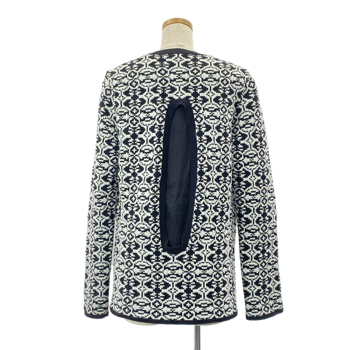 【美品】  COMME des GARCONS / コムデギャルソン | 総柄 ジャガード バックオープン カットアウト ニット セーター / 裏地付き | ホワイト/ブラック | レディース 美品】 COMME des GARCONS / コムデギャルソン | 総柄 ジャガード
