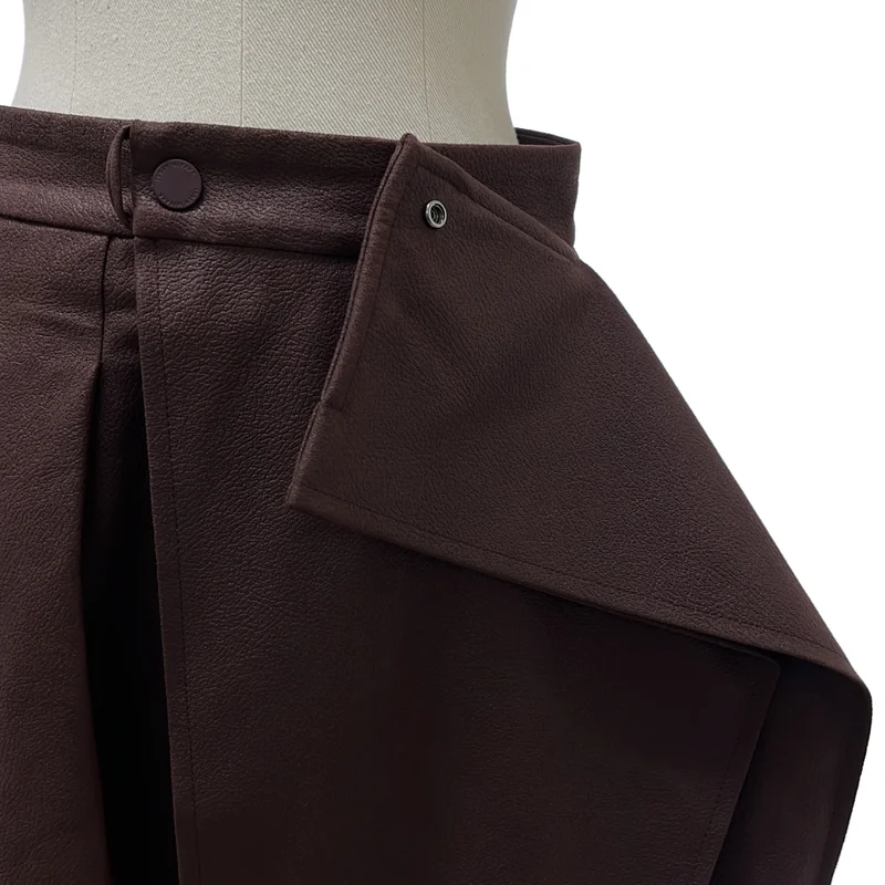 ISSEY MIYAKE / イッセイミヤケ | 2026SS | PRONOUNCED BODY / フェイクレザー 変形 アシンメトリー ワイドパンツ | 1 | レディース