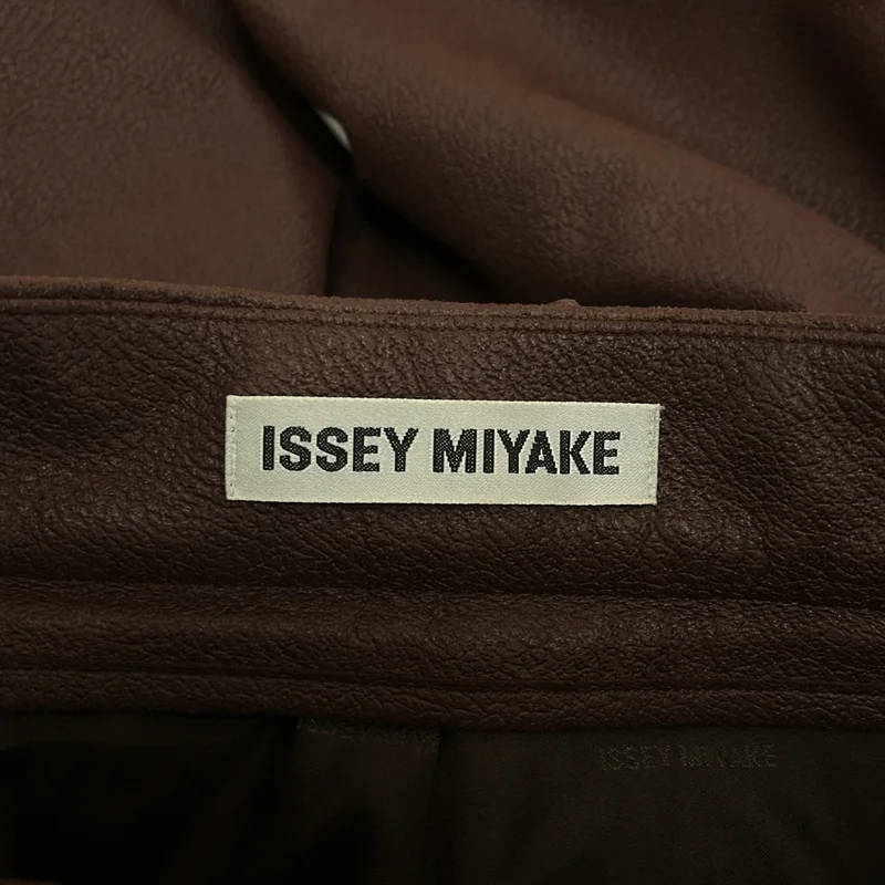 ISSEY MIYAKE / イッセイミヤケ | 2026SS | PRONOUNCED BODY / フェイクレザー 変形 アシンメトリー ワイドパンツ | 1 | レディース