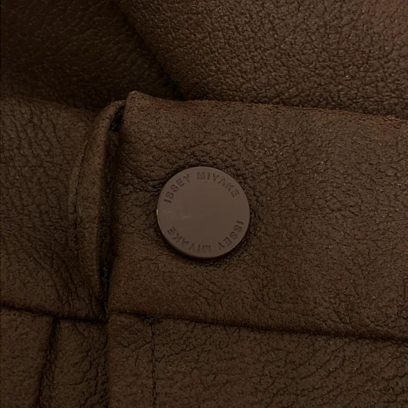 ISSEY MIYAKE / イッセイミヤケ | 2026SS | PRONOUNCED BODY / フェイクレザー 変形 アシンメトリー ワイドパンツ | 1 | レディース