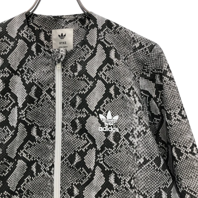 adidas by HYKE / アディダスBYハイク | パイソンプリント ノーカラーブルゾン | S | レディース