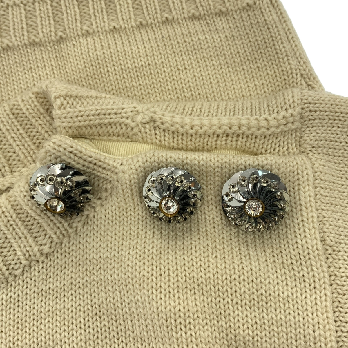 Louis Vuitton / ルイヴィトン | ビジュー 装飾 スリット サマー ニット セーター | XS | アイボリー | レディース Louis Vuitton / ルイヴィトン | ビジュー 装飾 スリット サマー