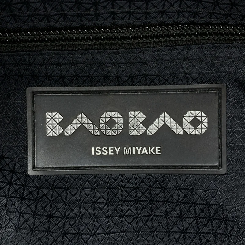 BAO BAO ISSEY MIYAKE / バオバオイッセイミヤケ | ルーセント ジグザグ トートバッグ |