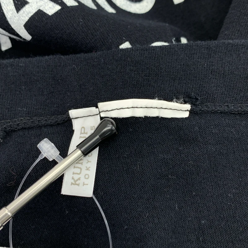 S'YTE YOHJI YAMAMOTO / サイトヨウジヤマモト | 2019SS | Black is modest Message プリントTシャツ |
