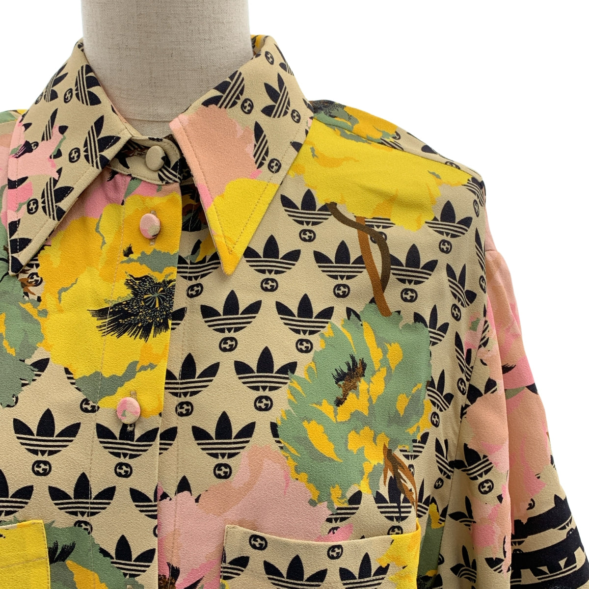 【美品】  GUCCI / グッチ | × adidas  GG Trefoil Poppy Shirt / レーヨン トレフォイル ボリューム シャツ ブラウス | 38 | マルチカラー | レディース 美品】 GUCCI / グッチ | × adidas GG Trefoil Poppy Shirt / レーヨン
