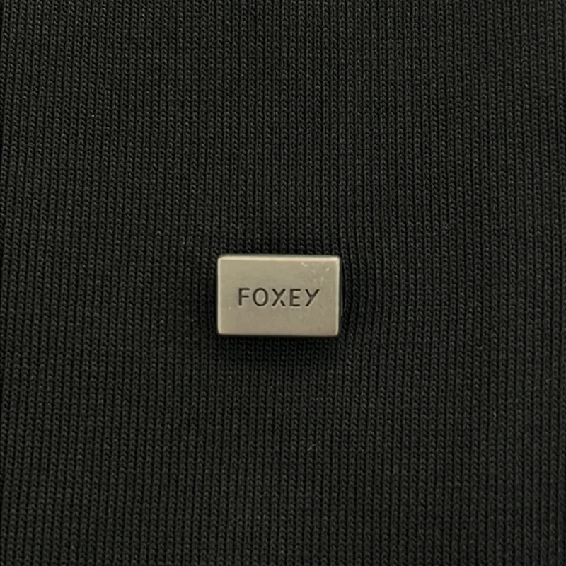 FOXEY NEW YORK / フォクシーニューヨーク | キュプラ混 ロゴプレート タートルネック ニットベスト | 40 | レディース