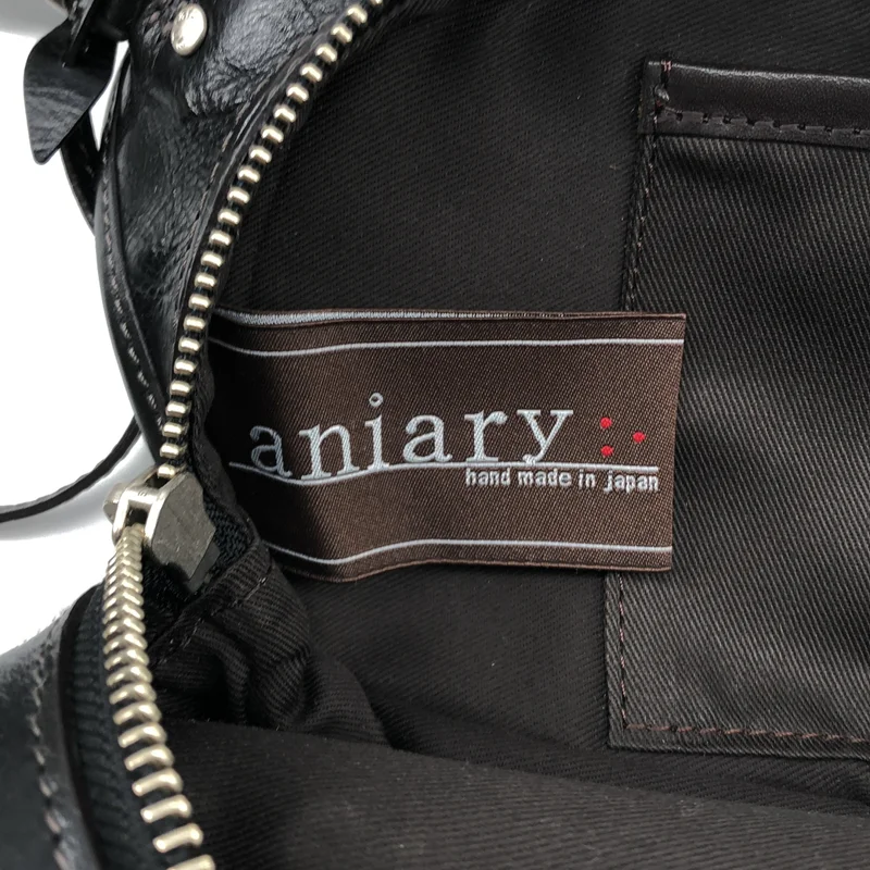 aniary / アニアリ | レザー ボディバッグ |