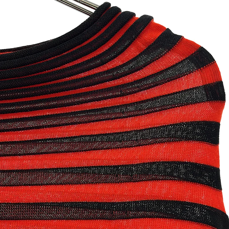 週末セールISSEY MIYAKE PLEATS PLEASE 変型トップス PLEATS PLEASE ISSEY MIYAKE / Pleats Please Issey Miyake | Flare