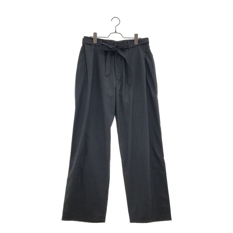 VUJA DE / ヴジャデ | 2026SS | REN PINSTRIPE BELTED TUCK TROUSERS IN WOOL / ウール ピンストライプ ベルテッド タックパンツ | L | メンズ