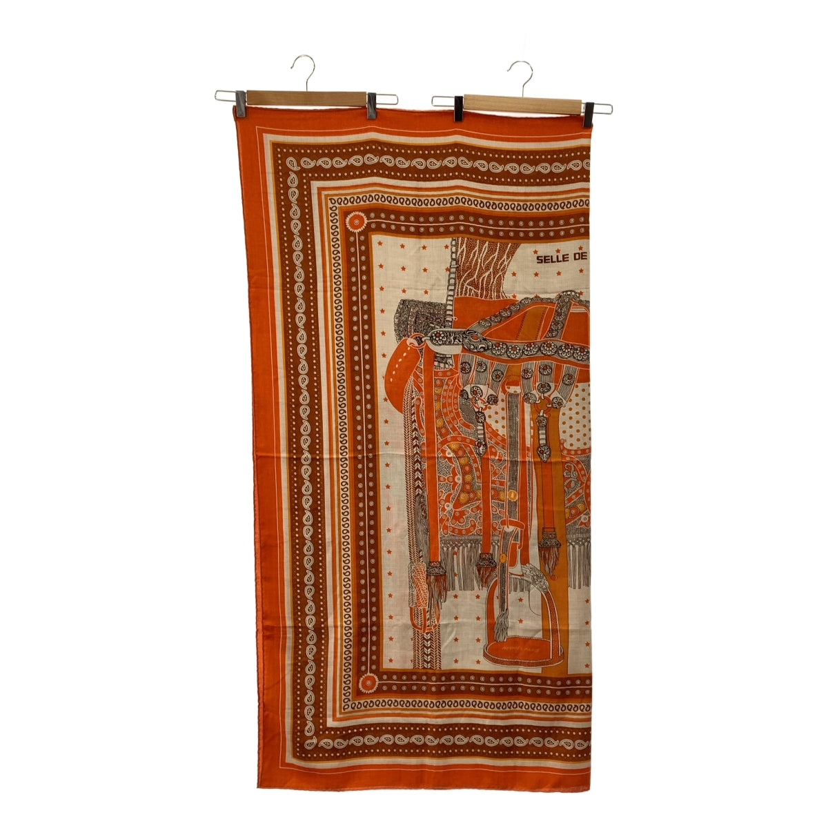【美品】  HERMES / エルメス | 140 Selle de Dignitaire Bandana / cashmere silk / 高官の鞍 バンダナ / カシミヤ シルク 総柄 大判 ストール スカーフ | オレンジ/ブラウン/ベージュ 美品】 HERMES / エルメス | 140 Selle de Dignitaire Bandana