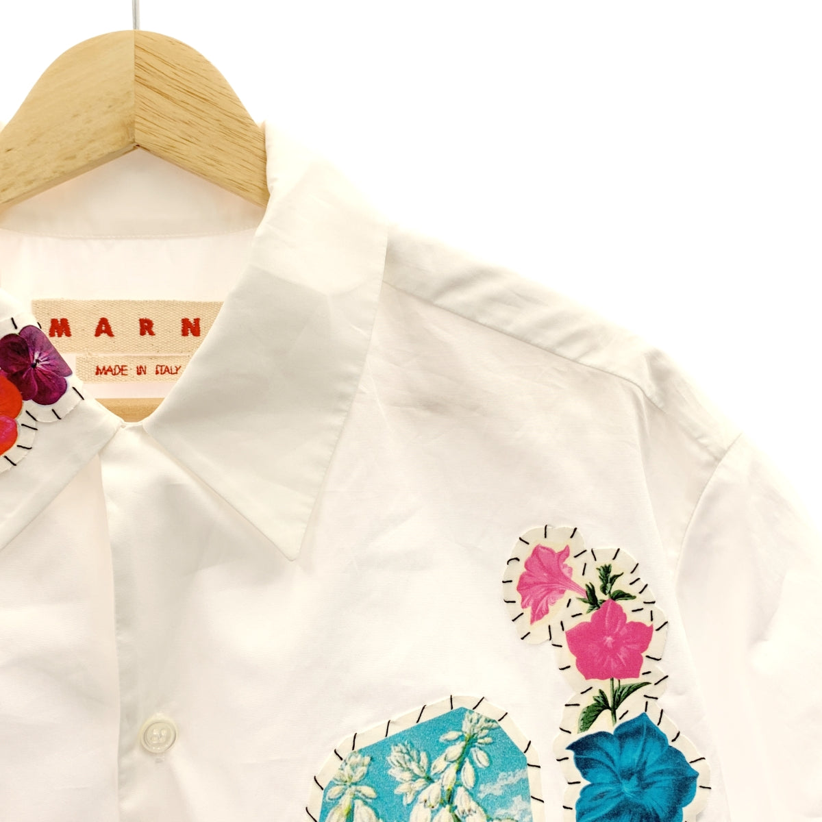 【新品】  MARNI / マルニ | 2024SS | フローラルパッチ 刺しゅう 半袖シャツ | 40 | ホワイト | レディース 新品】 MARNI / マルニ | 2024SS | フローラルパッチ 刺しゅう 半袖