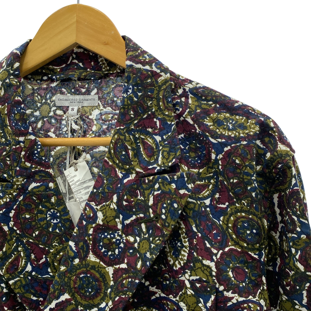 【新品】  Engineered Garments / エンジニアドガーメンツ | D Sum Jacket Cotton Batik コットンバティック 総柄 ディーサムジャケット | S | オリーブ | メンズ 新品】 Engineered Garments / エンジニアドガーメンツ | D Sum Jacket