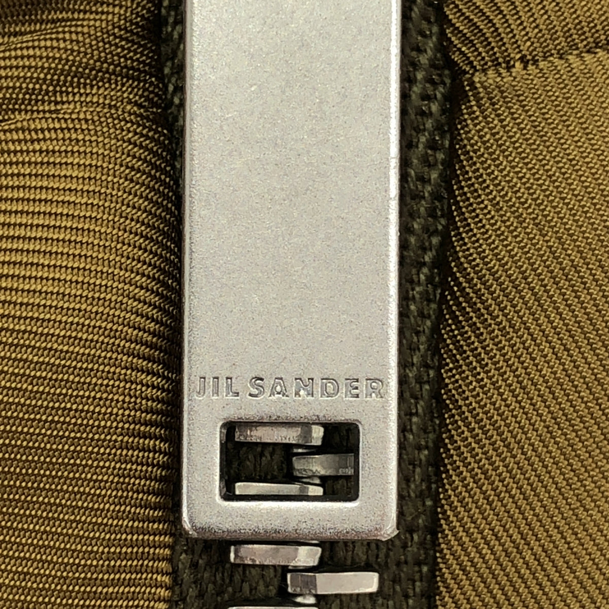 【美品】  JIL SANDER / ジルサンダー | 2024SS | ワンポイントロゴ ショルダージップ オーバーシルエット プルオーバー | M | カーキ | メンズ 美品】 JIL SANDER / ジルサンダー | 2024SS | ワンポイントロゴ