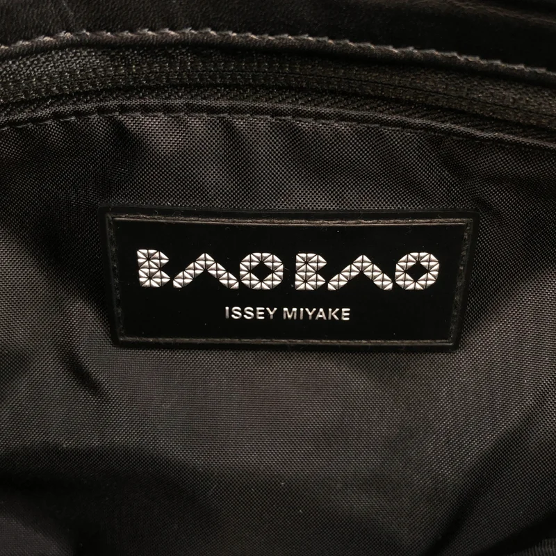 BAO BAO ISSEY MIYAKE / バオバオイッセイミヤケ | SADDLE BAG METALLIC ショルダーバッグ BB54AG631 |