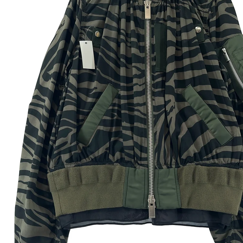 sacai / サカイ | 総柄 ロゴジップ ギャザー ボリューム ボンバージャケット ブルゾン |