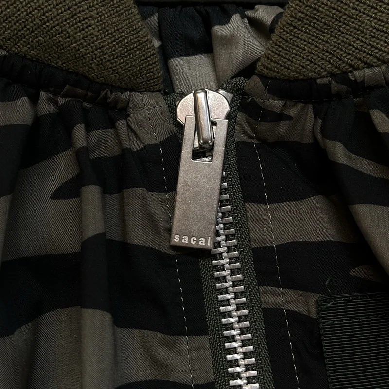 sacai / サカイ | 総柄 ロゴジップ ギャザー ボリューム ボンバージャケット ブルゾン |