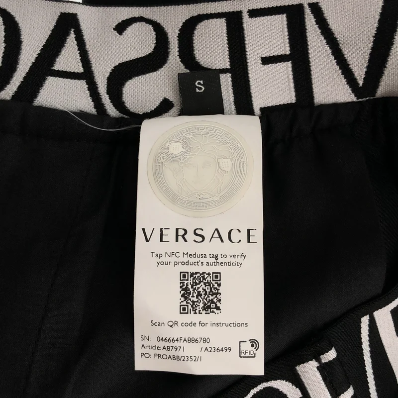 VERSACE / ヴェルサーチ | 2022SS | ウエストロゴテープ 2タックショートパンツ ハーフパンツ | S | メンズ