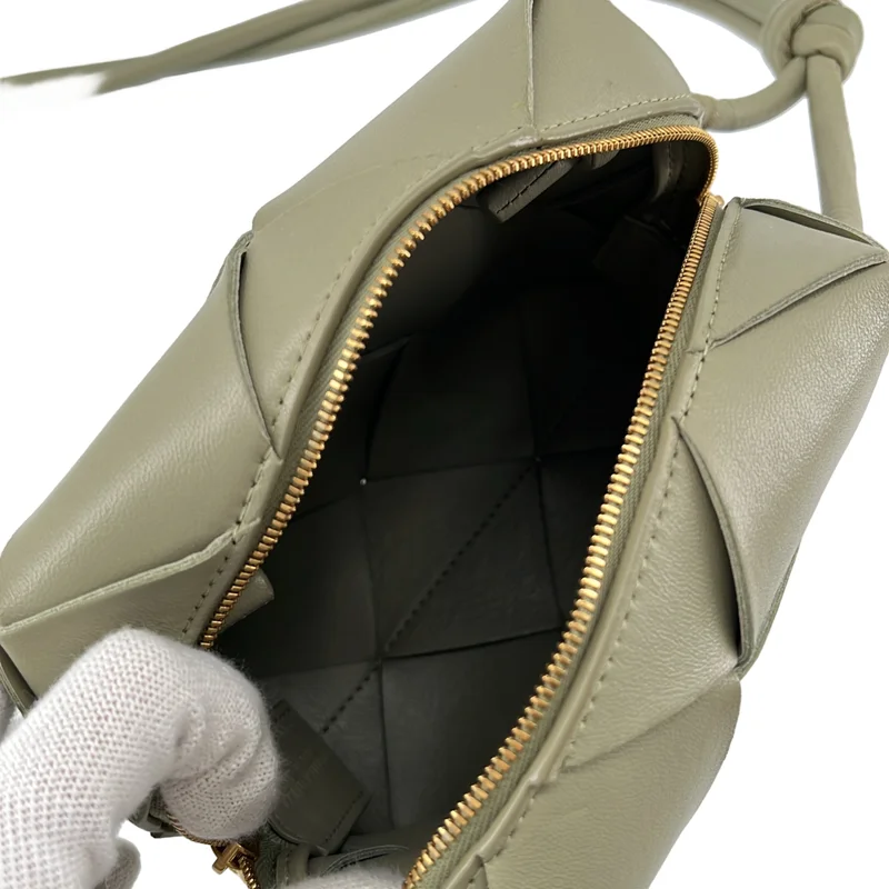 BOTTEGA VENETA / ボッテガヴェネタ | イントレチャート ミニカセット カメラバッグ |