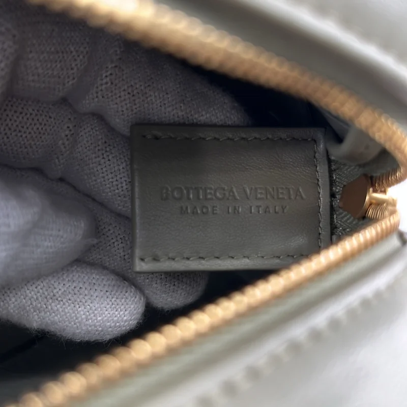 BOTTEGA VENETA / ボッテガヴェネタ | イントレチャート ミニカセット カメラバッグ |