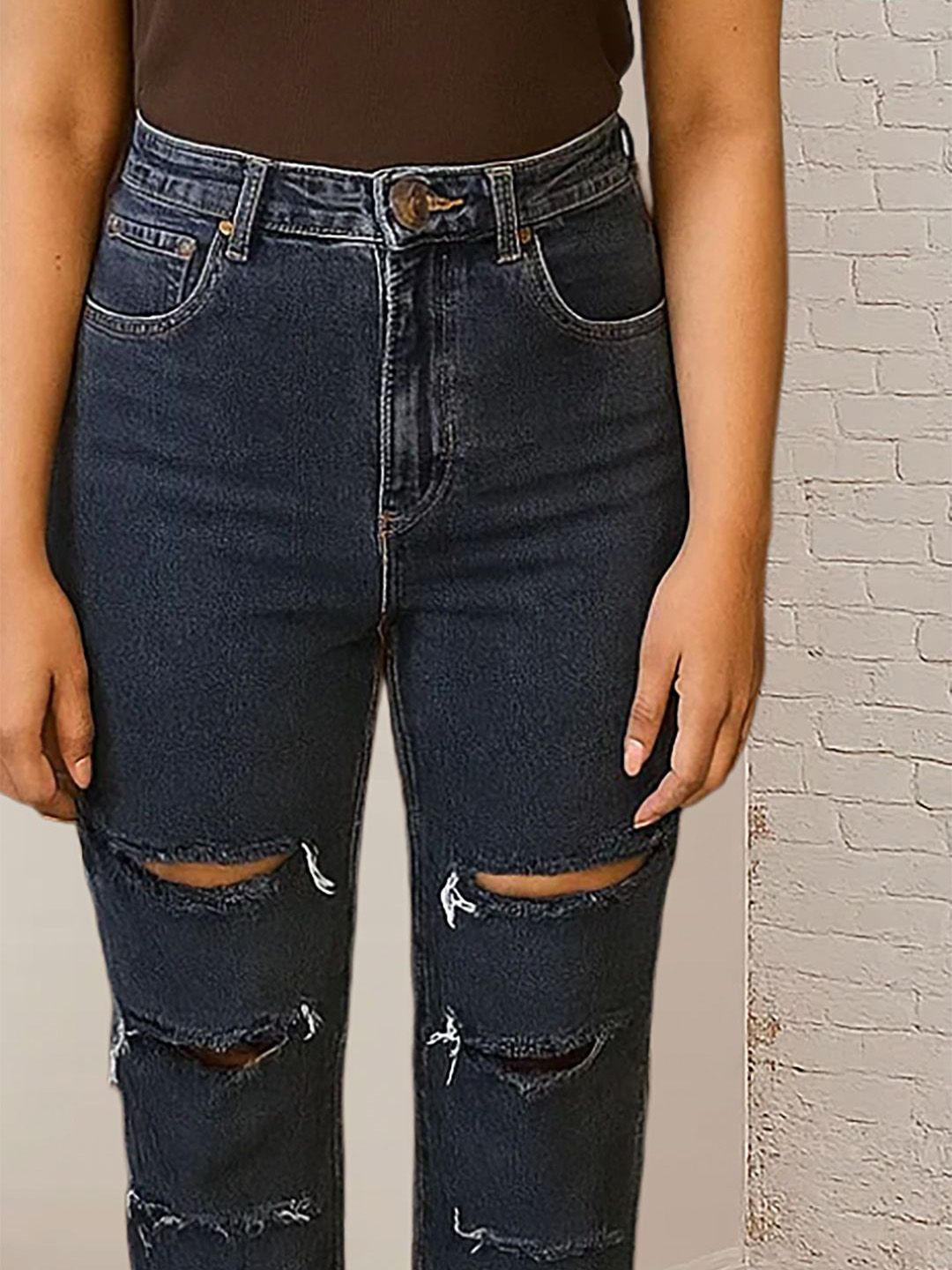 Kotty Women Relaxed Fit High-Rise Mildly Distressed Stretchable Jeans