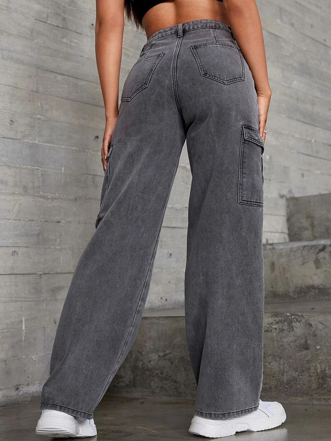 Kotty Women Grey Jean Straight Fit Mildly Distressed Light Fade Stretchable Jeans