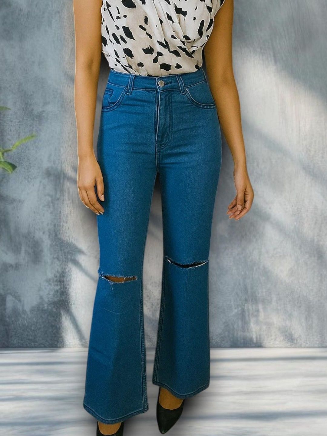 Kotty Women Regular Fit High-Rise Mildly Distressed Stretchable Jeans