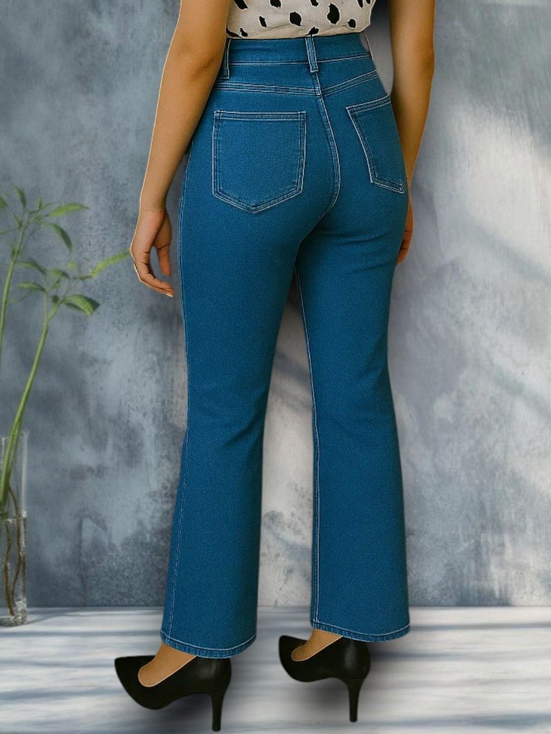 Kotty Women Regular Fit High-Rise Mildly Distressed Stretchable Jeans