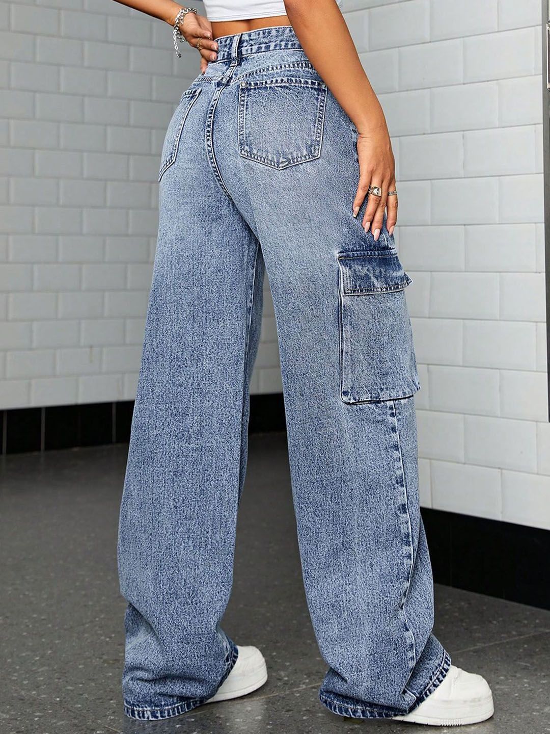 Kotty Women High-Rise Clean Look Light Fade Stretchable Cargo Jeans