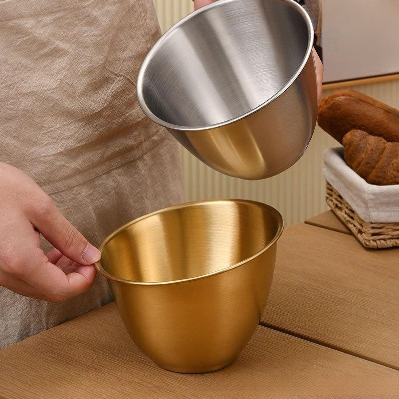 Vegetable bucket with slanted bowl