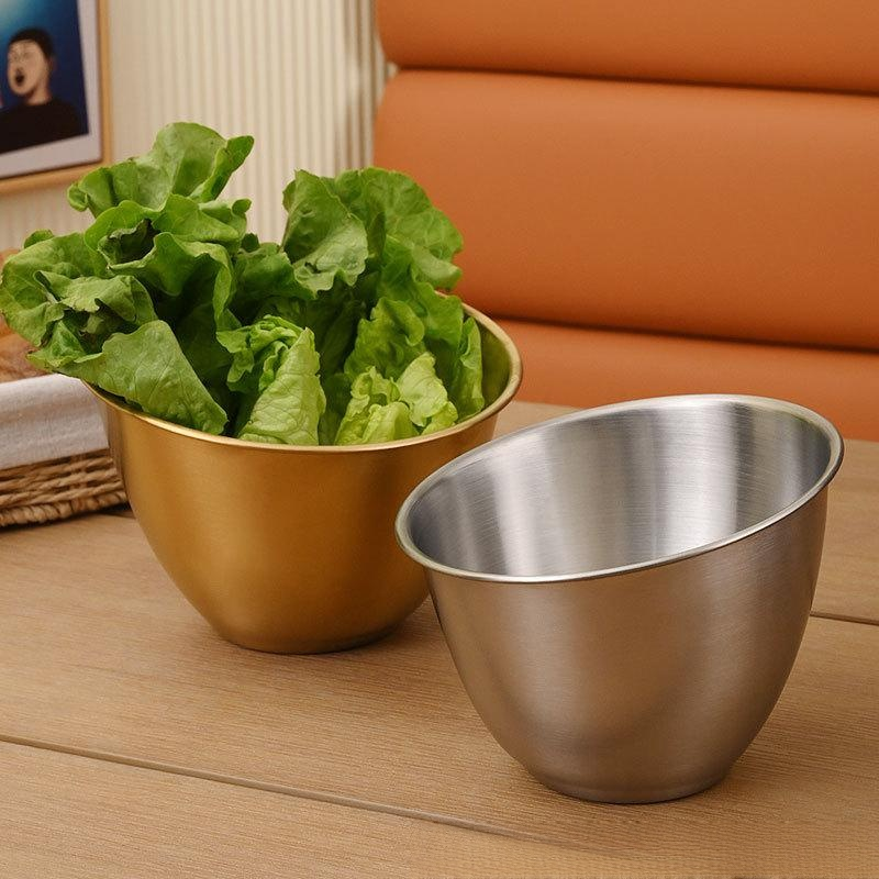 Vegetable bucket with slanted bowl